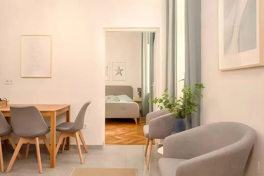 Next To Augarten, Gorgeous Interior Close To Inner City Vienna Apartment